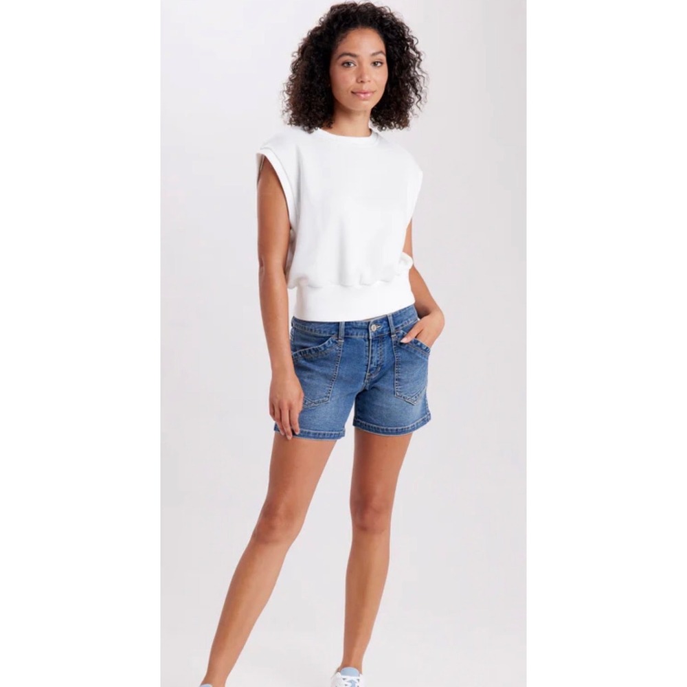 Unionbay Womens Medium Wash Denim Utility Shorts Size 13 31W Blue Pockets